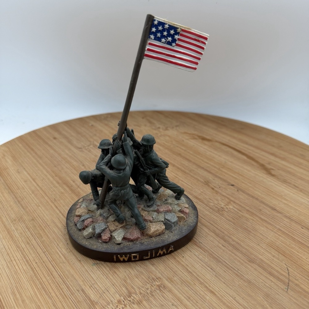 WW II US Marines Raising the Flag on‎ Iwo Jima!!! Washington DC Statue